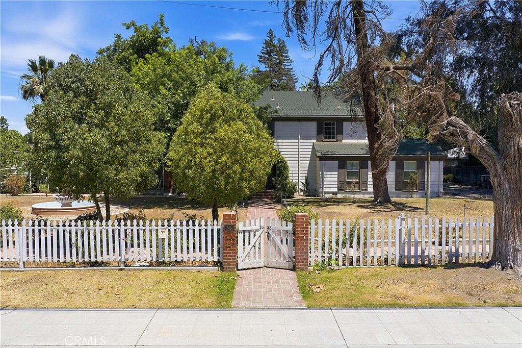 2132 Chester Ln